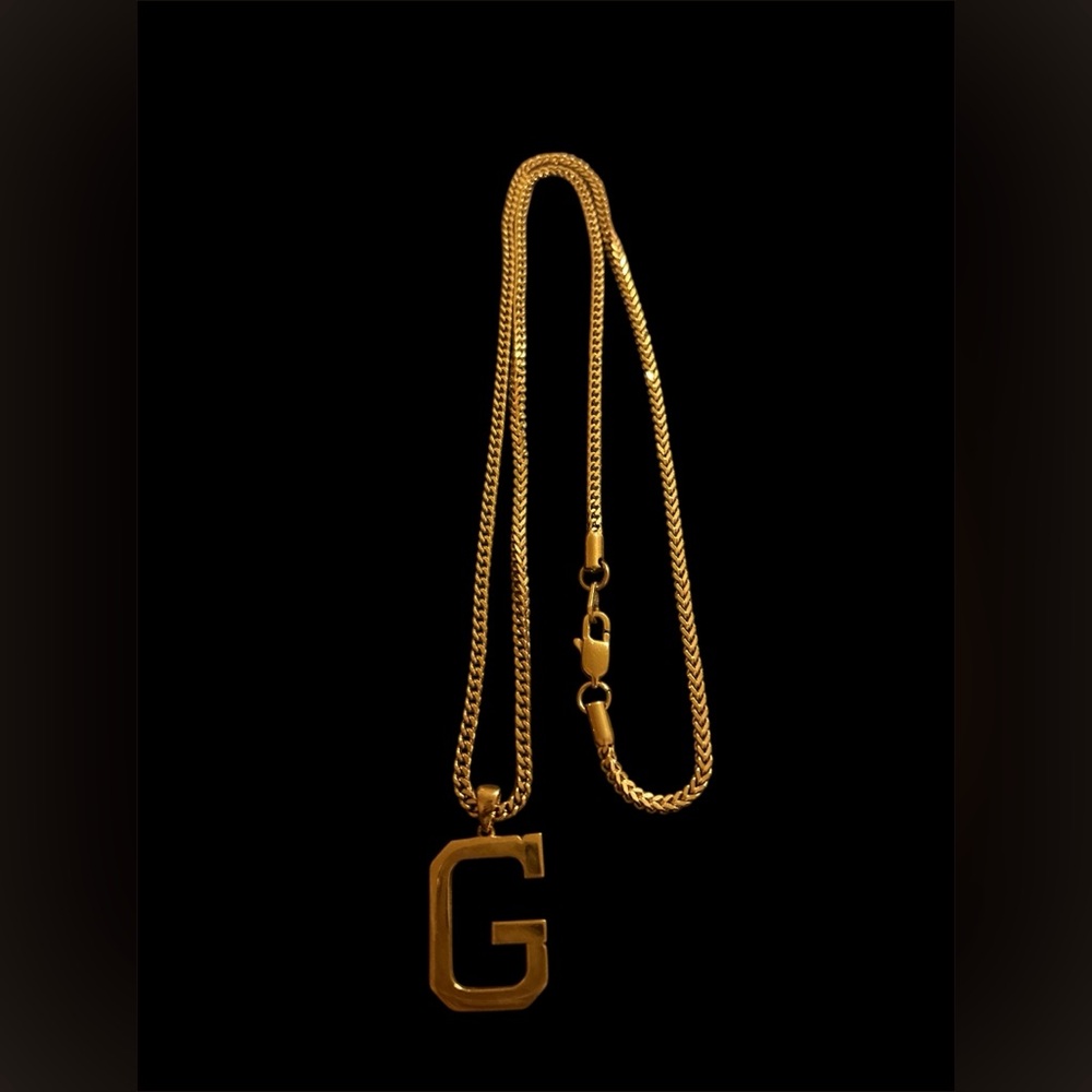 18k gold plated G letter pendant with long 18k plated necklace